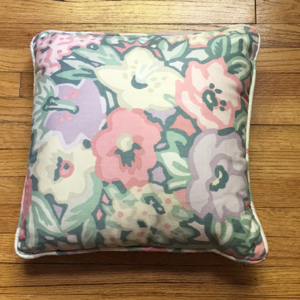 Pretty Pillow